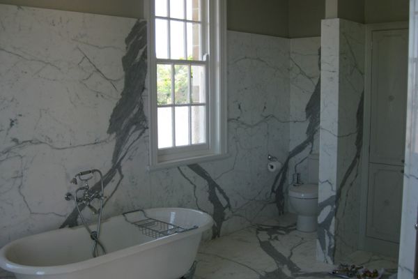 Book leafing marble walls and floor create a modern and durable bathroom with luxurious feel.